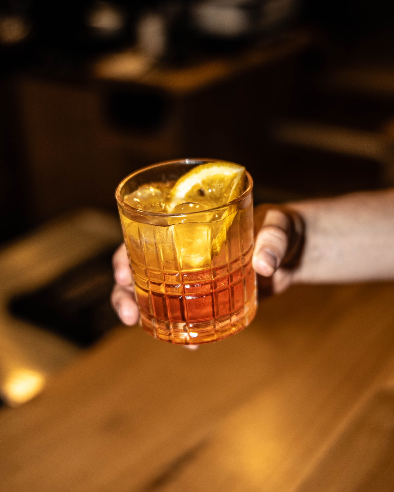 Alkoholfreier Cocktail, frisch an der Bar serviert